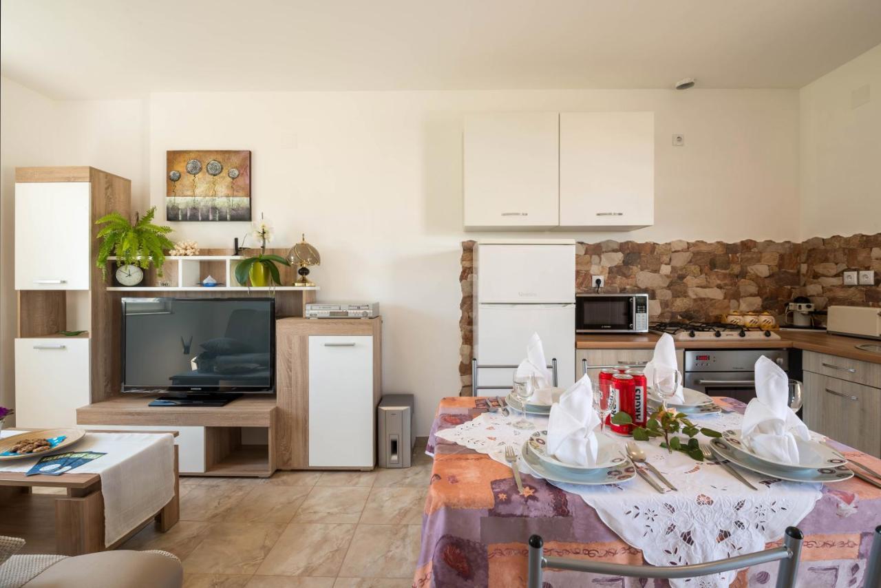Apartment Radeki Glavica 112B Loborika Buitenkant foto
